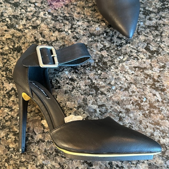 Michael Antonio Lillie’s black strap heel NIB 8.5 - Picture 9 of 11